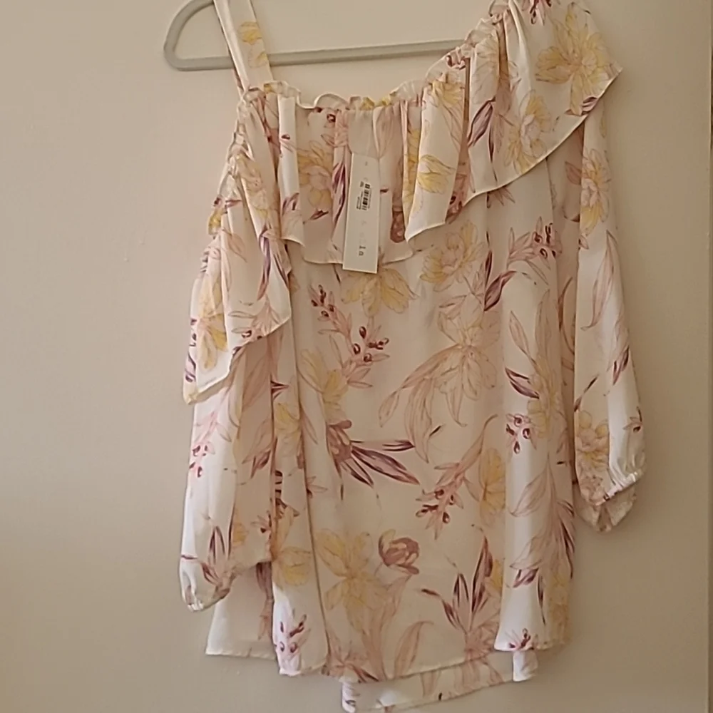 Copper & Ella Floral top, 1X, White with flower prints - Picture 4 of 6